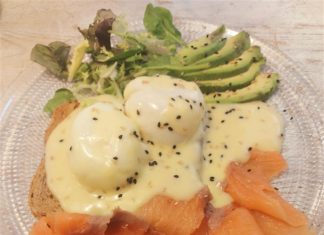 What is the Difference Between Eggs Benedict and Eggs Royale? What is the Difference Between Eggs Benedict and Eggs Royale?