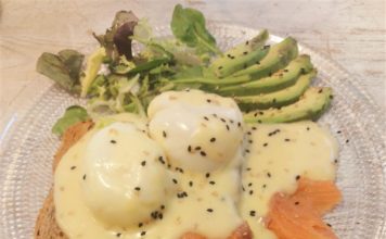 What is the Difference Between Eggs Benedict and Eggs Royale? What is the Difference Between Eggs Benedict and Eggs Royale?