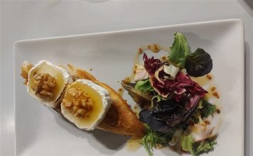 The History of Tapas: A Taste of Spanish Culture Tosta de Queso de Cabra